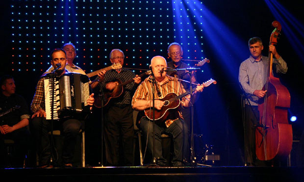 Слепи Јово свира 24 инструмента